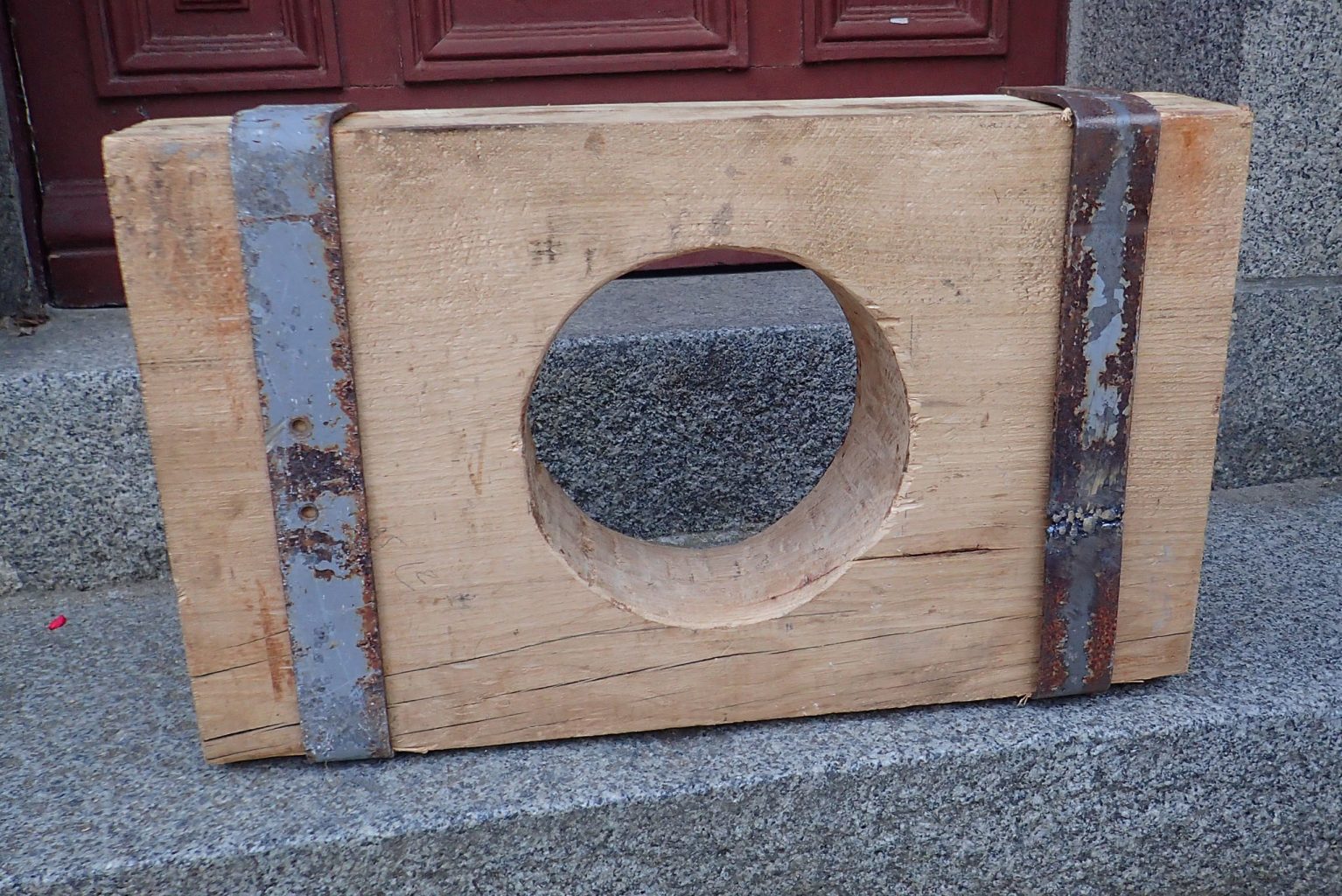 Pièce d’emplanture en bois préparée pour le mât de Barr Awel