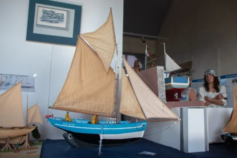 Maquette bateau patrimoine maritime à la Fête de la Sardine de Locquémeau.